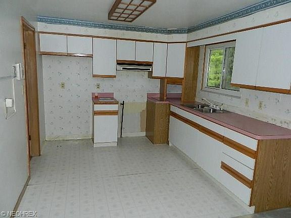 5th image of 13750 Martin Dr