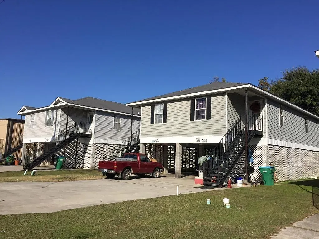3 bed, 1301 sqft, $1,600 — Photo 2