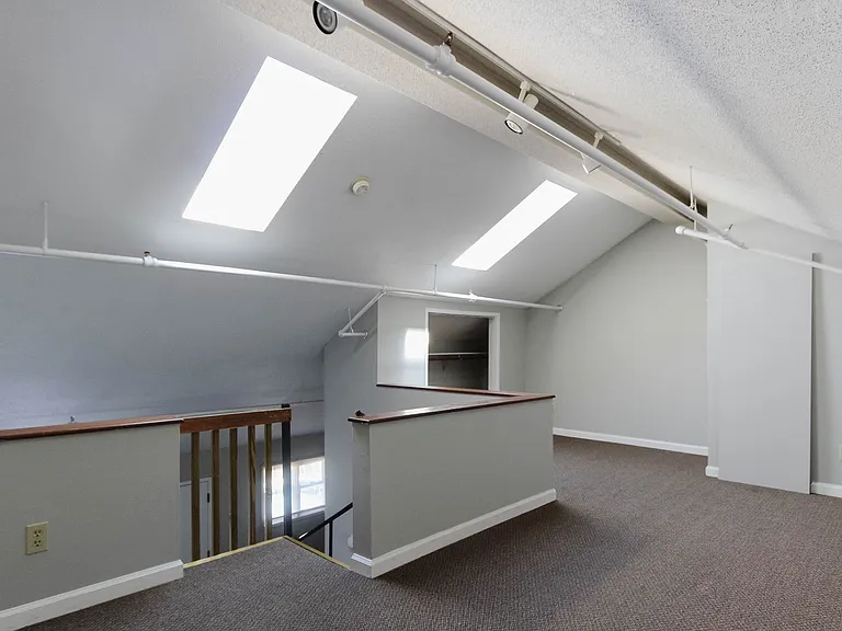 1712 W University Ave — Photo 13