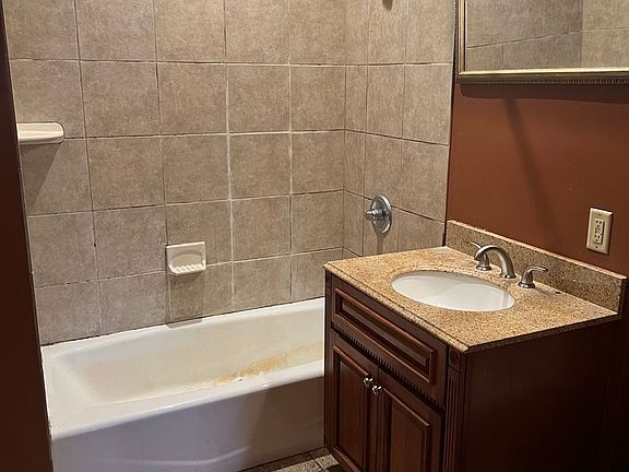 3rd image of 314 13th Ave NE Unit 1