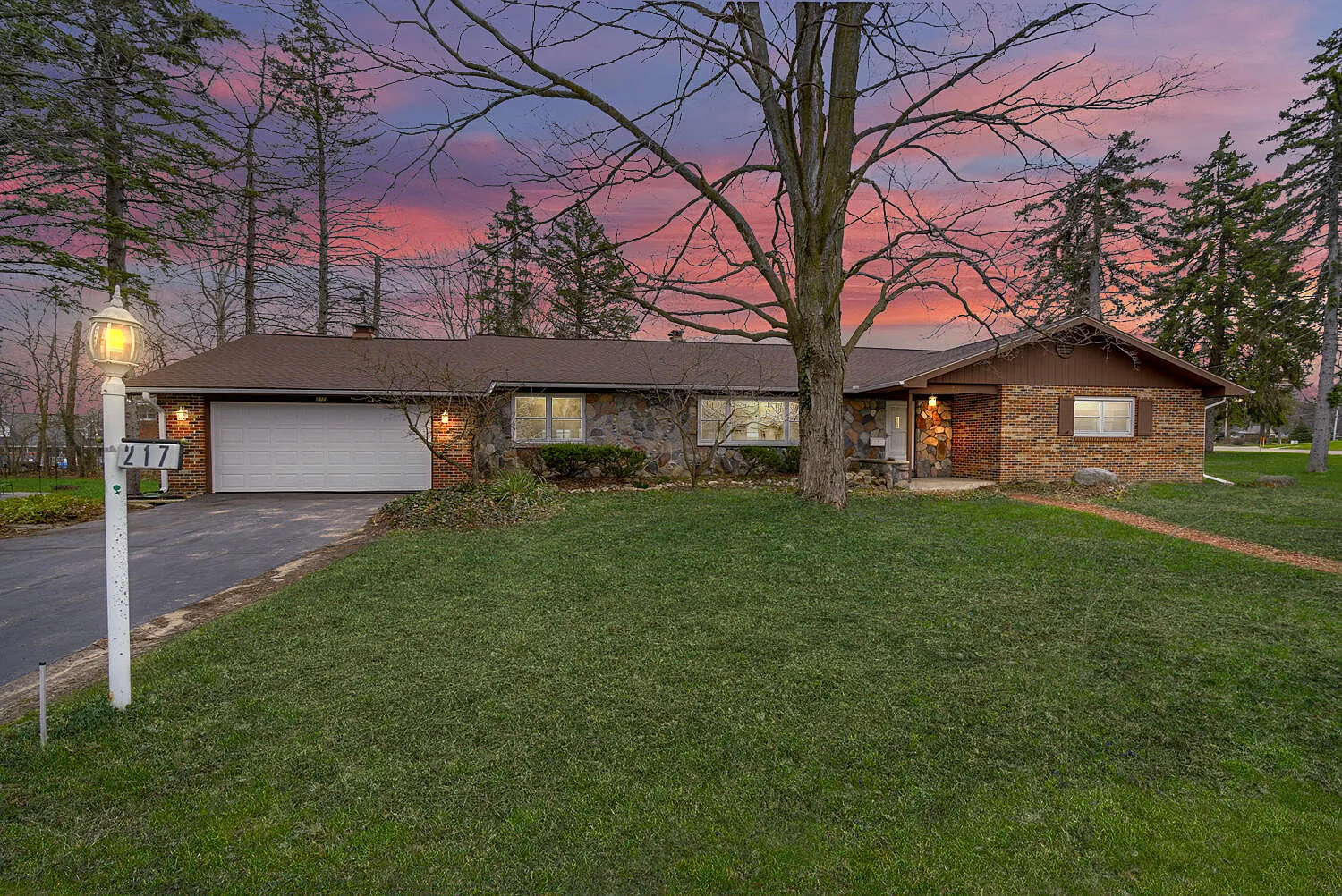 217 Leland Dr S photo 1