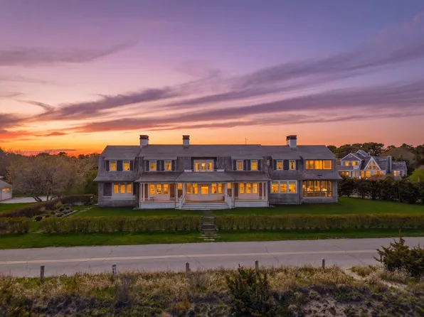 150 E Chop Dr, Oak Bluffs, MA 02557
