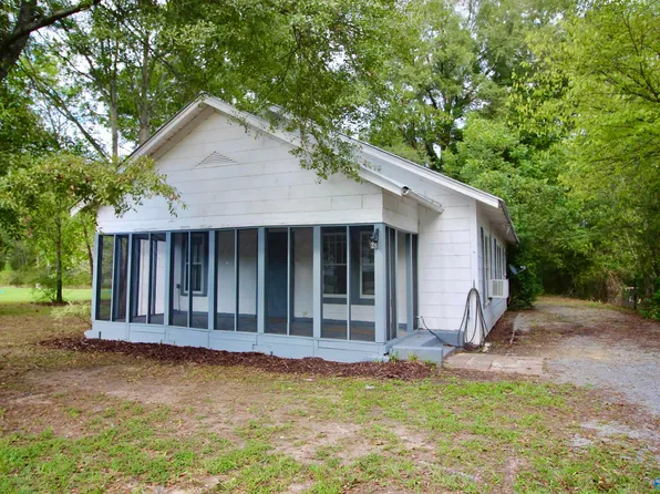 326 N River St, Centre, AL 35960