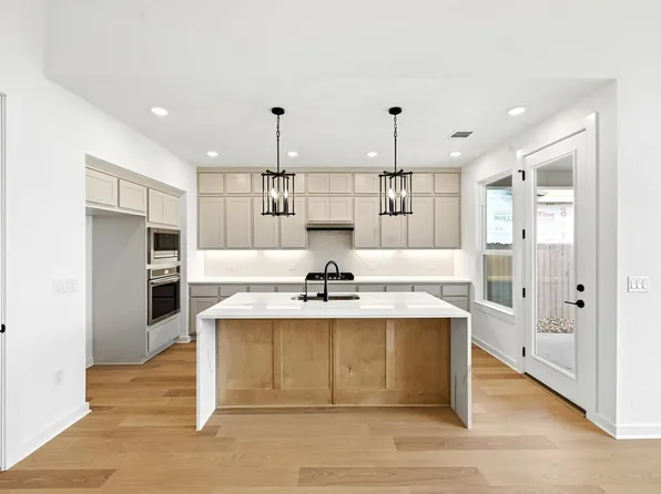 9612 Golden Lion Dr, Austin, TX 78744