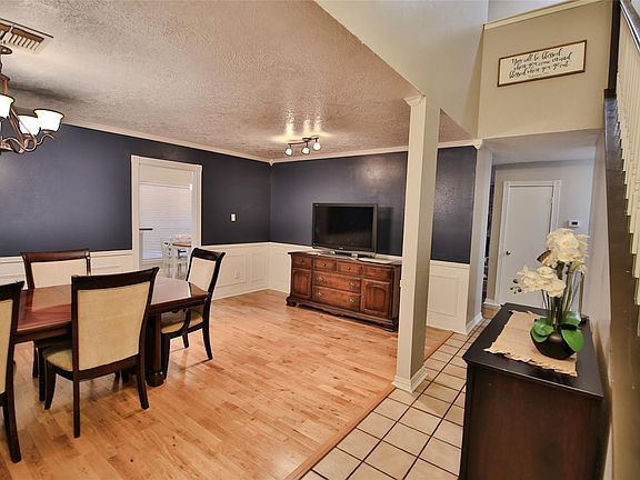 3rd image of 4947 Bridgemont Ln