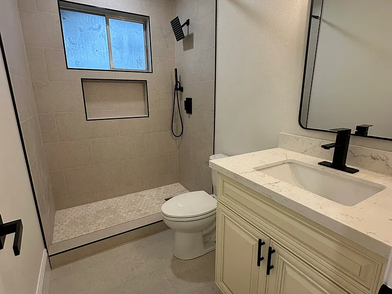 2723 Longwood Dr — Photo 17