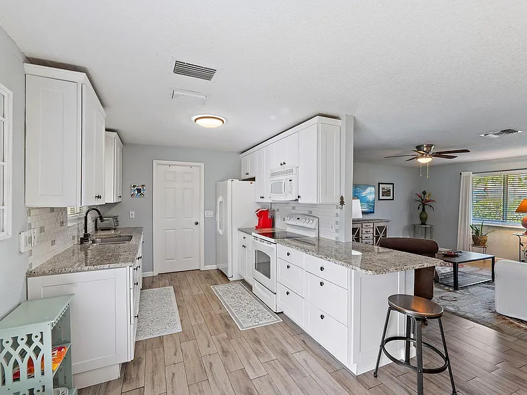 372 Franklin Rd — Photo 13