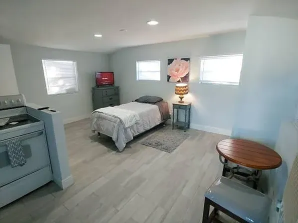 618 S Laurel Ave #1/2, Sanford, FL 32771