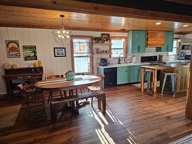 7403 FM 1624 — Photo 5