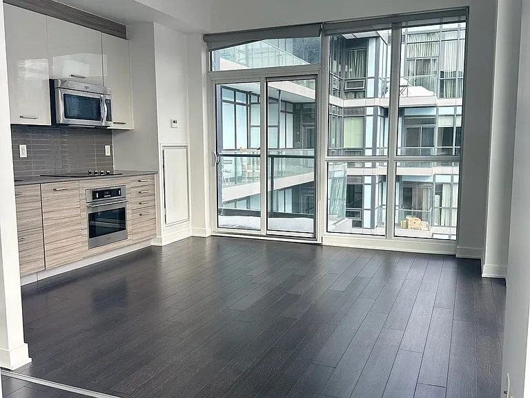 210 Simcoe St #2402 — Photo 2