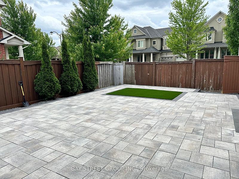 Richmond Hill Townhouse for rent - 4 Bedrooms — photo 36