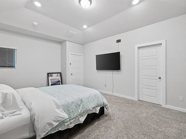 14839 Slow River Ave — Photo 32