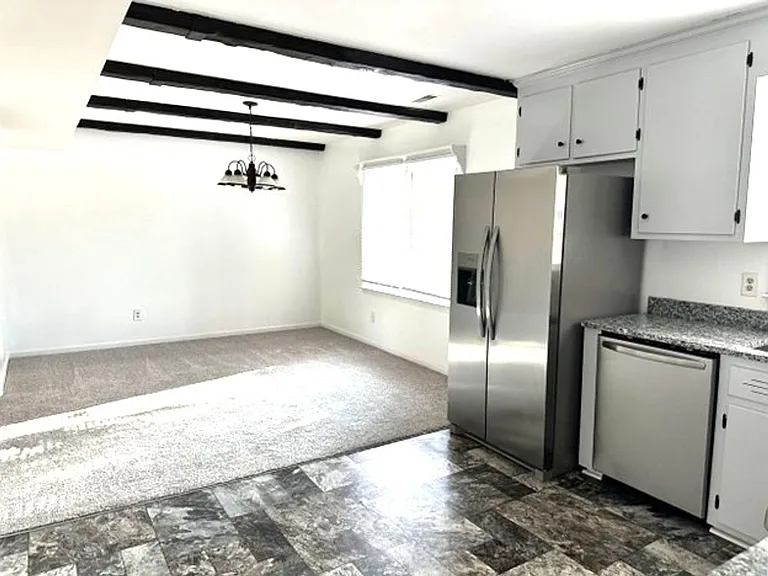 102 Chapel Hill Ln — Photo 5