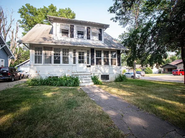 700 5th St NE, Minot, ND 58703