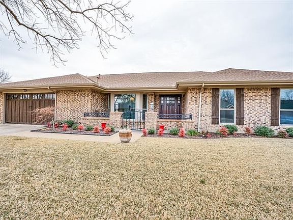 2nd image of 2805 Avonhill Dr
