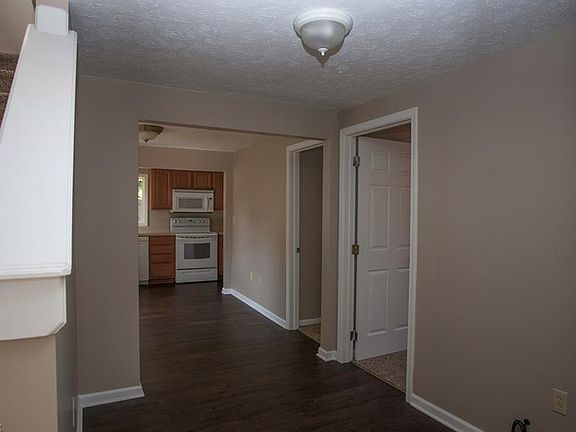3rd image of 10060 Emerson Ave