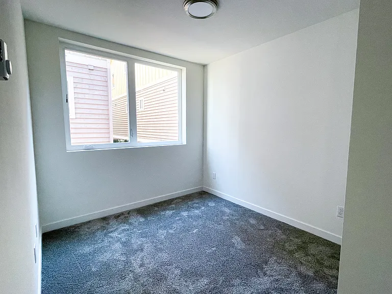 Iris Apartments — Photo 11