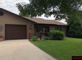 304 Lilac Ct, Waseca, MN 56093