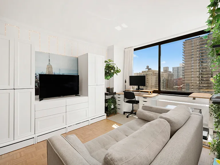 215 W 95th St #15K — Photo 1