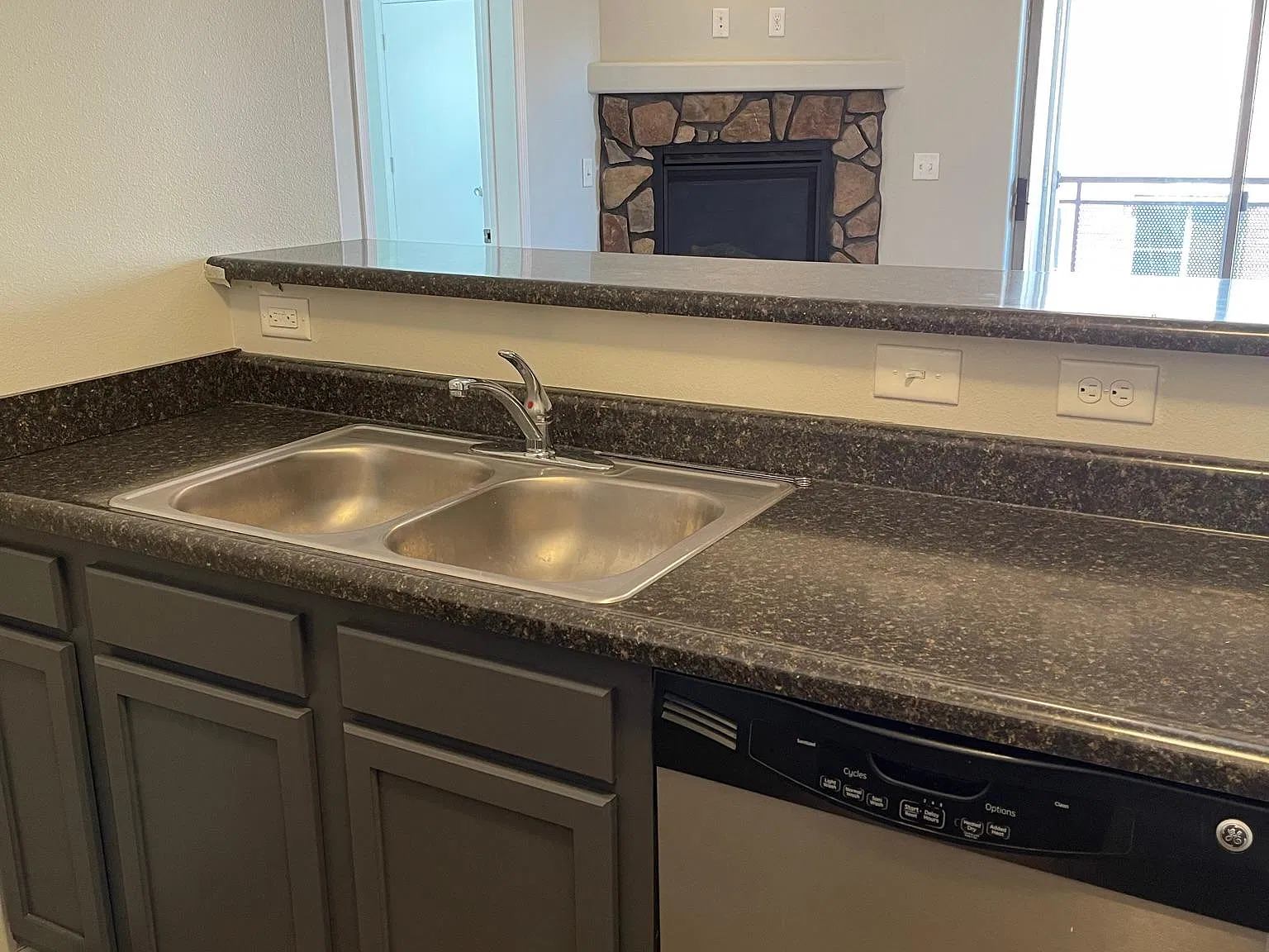2 bed, 781 sqft, $1,799 — Photo 4