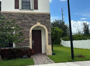 8986 W 35th Way, Hialeah, FL 33018