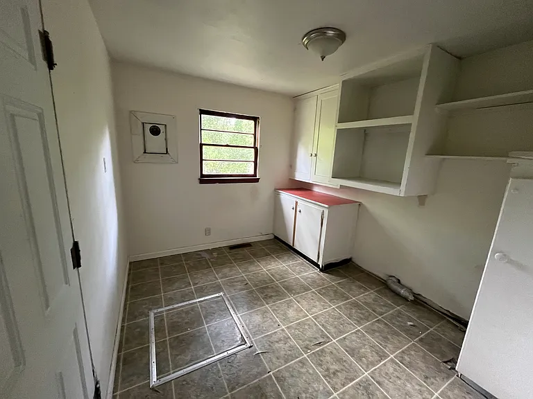 908 W McDaniel St — Photo 5