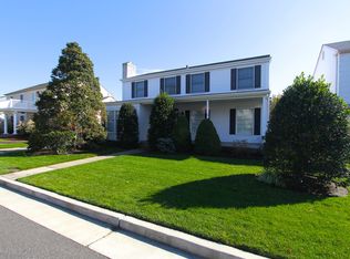 4 Bayshore Ct, Margate, NJ 08402