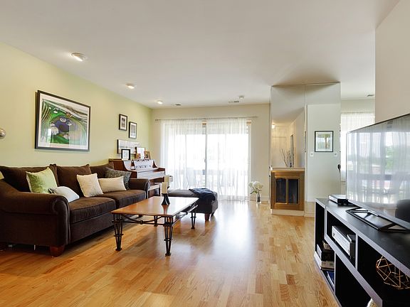 3rd image of 3085 Pheasant Creek Dr APT 303