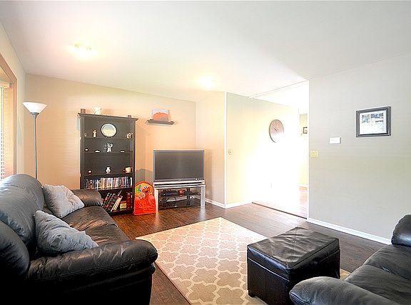 4th image of 34W948 Stanton Dr