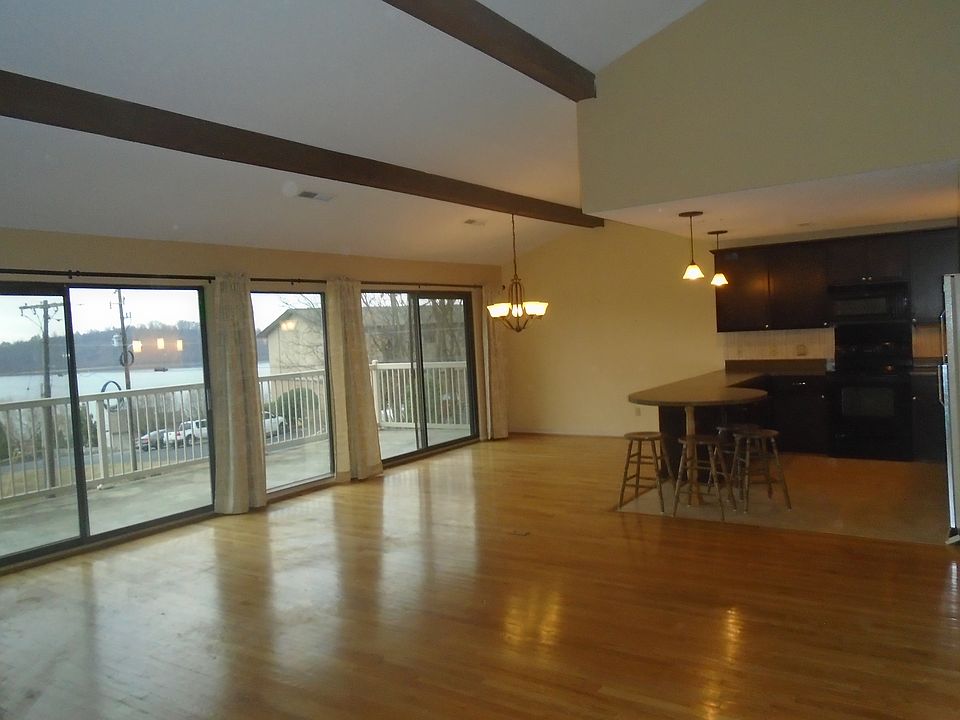 2nd image of 4319 Lakeshore Ln Unit 315
