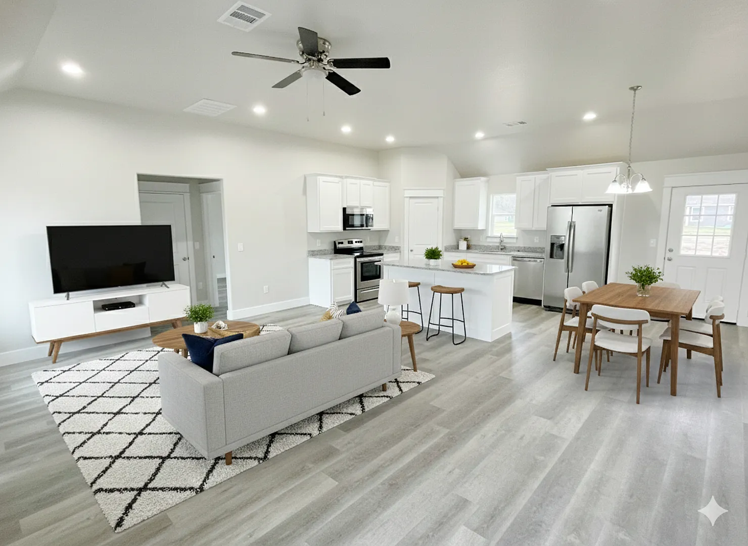 Adorable Home in Quiet Neighborhood — Photo 4