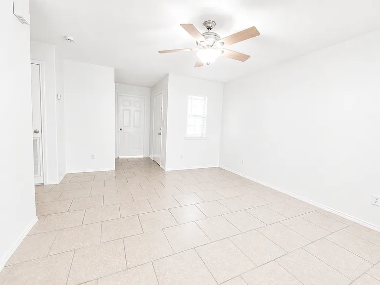 1523 Oasis Dr #1 — Photo 3