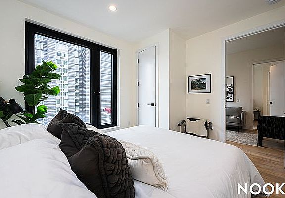 4th image of 250 Gold St #501