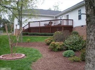 807 Lear Ct, Kernersville, NC 27284