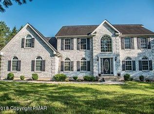 732 Silver Fox Ln, Stroudsburg, PA