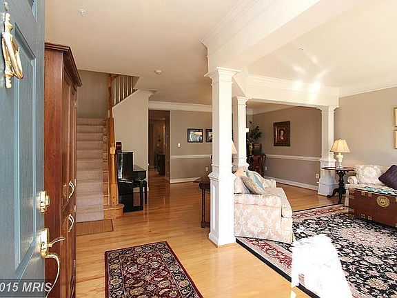 3rd image of 559 Longhorn Cres