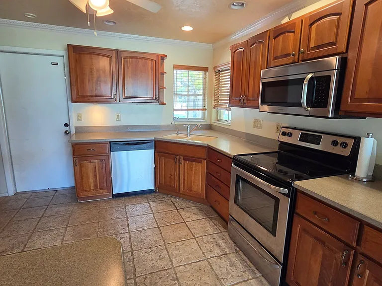 1876 Mid Ocean Cir — Photo 5