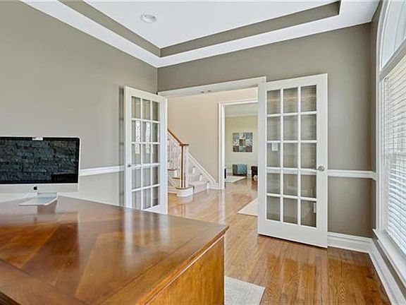 5th image of 31 Deangelis Dr