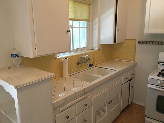 4th image of 340 N Curson Ave #1/4