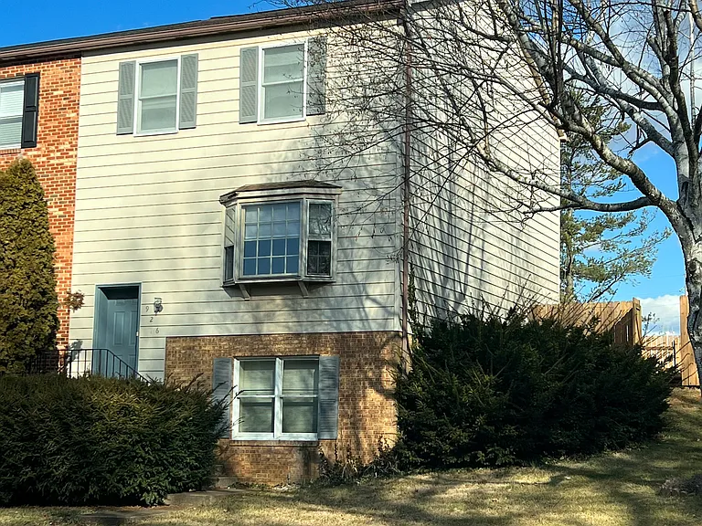 926 Meadowlark Dr — Photo 1