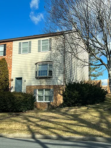 926 Meadowlark Dr Photo 1