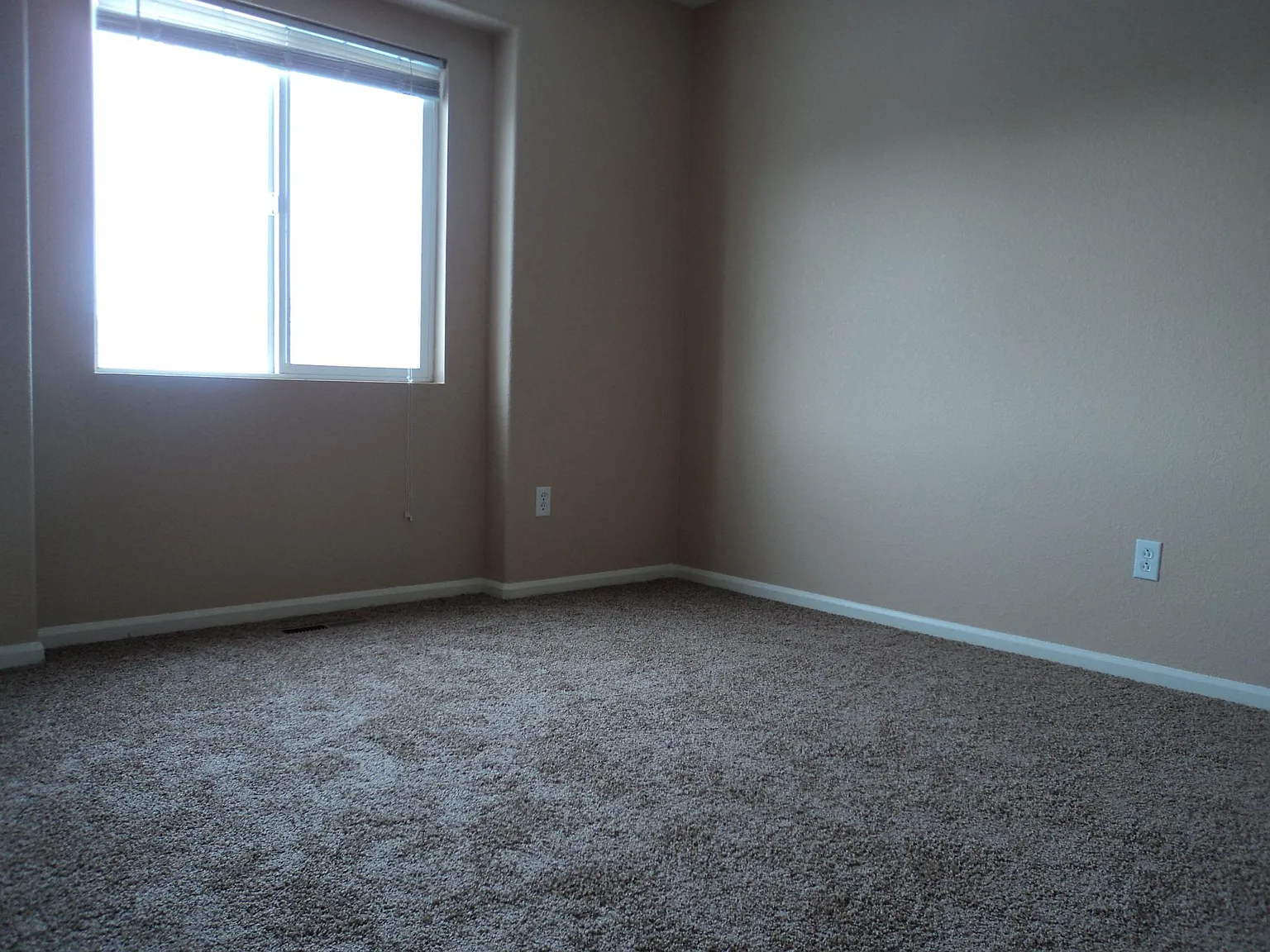 3 bed, 1479 sqft, $2,458 — Photo 4