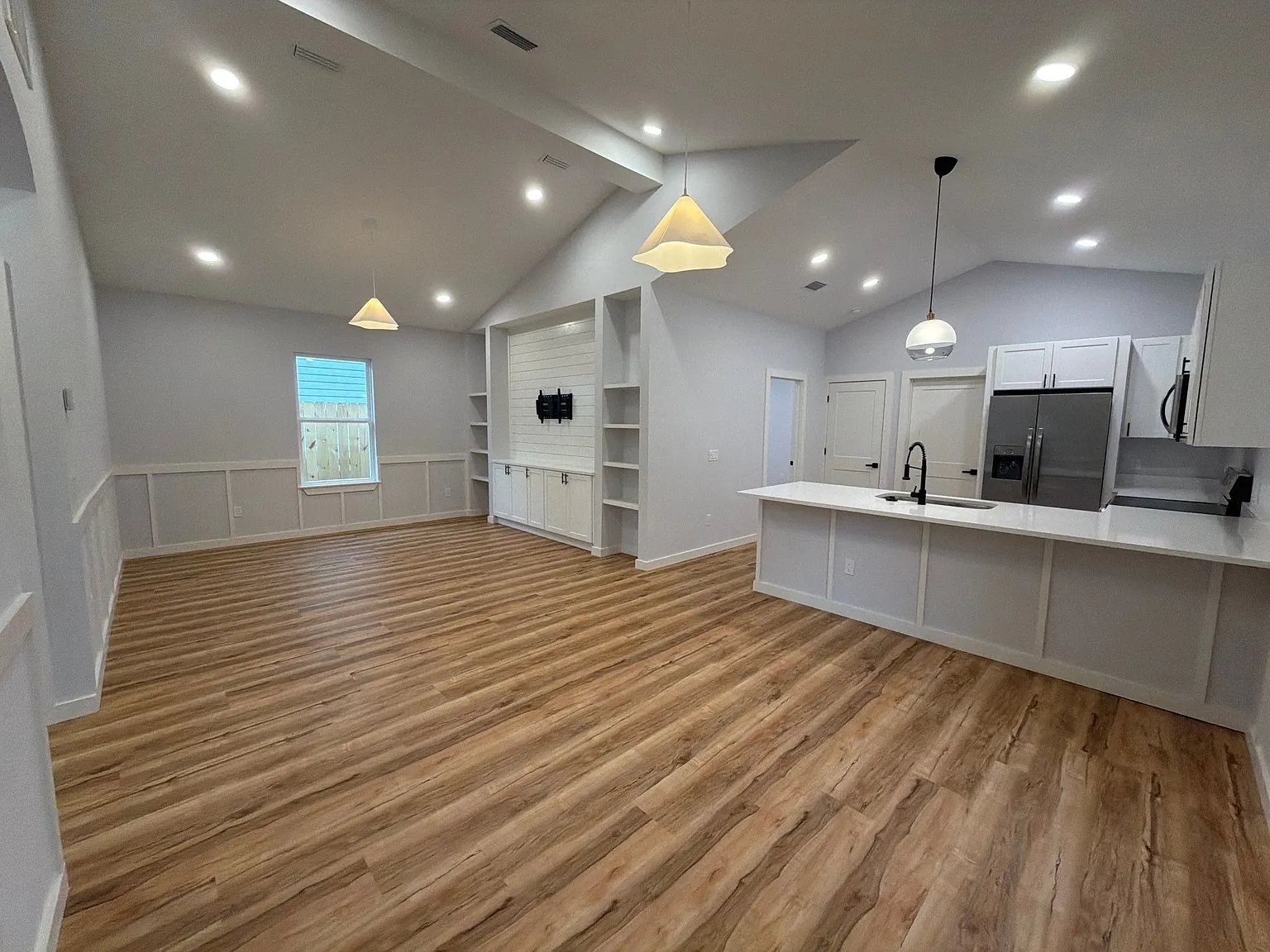 3 bed, 1245 sqft, $2,050 — Photo 2