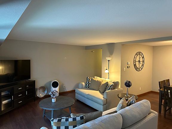 4th image of 3539 S Hillcrest Dr