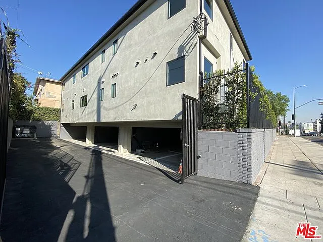 3207 W 3rd St #7 — Photo 26