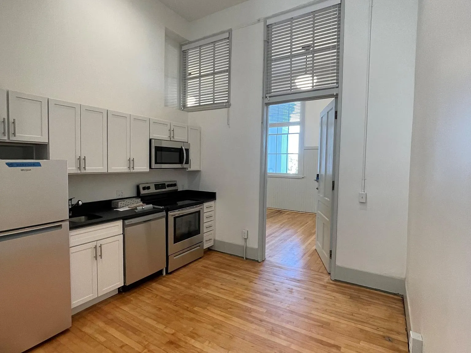 Studio, 350 sqft, $1,250 — Photo 3