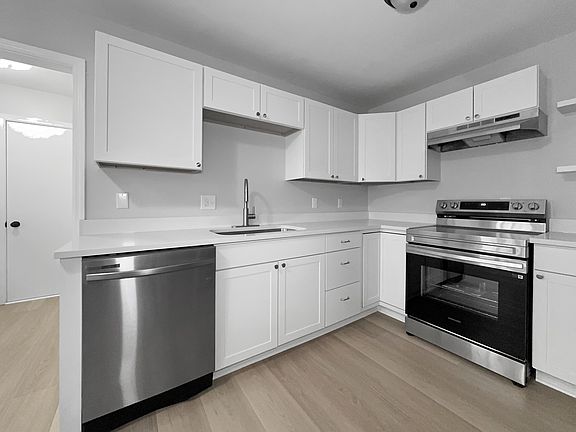 3rd image of 4343 Helene Dr