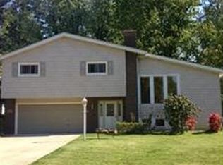 4918 Hartley Dr, Lyndhurst, OH 44124