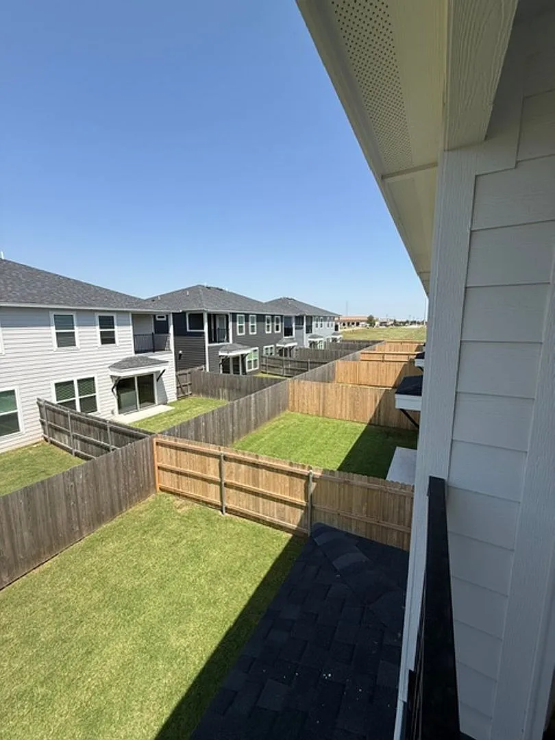 1028 Prominent Way - Edmond Town Center — Photo 4
