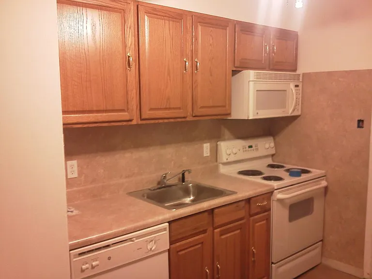 1720 Rockwood Rd — Photo 3